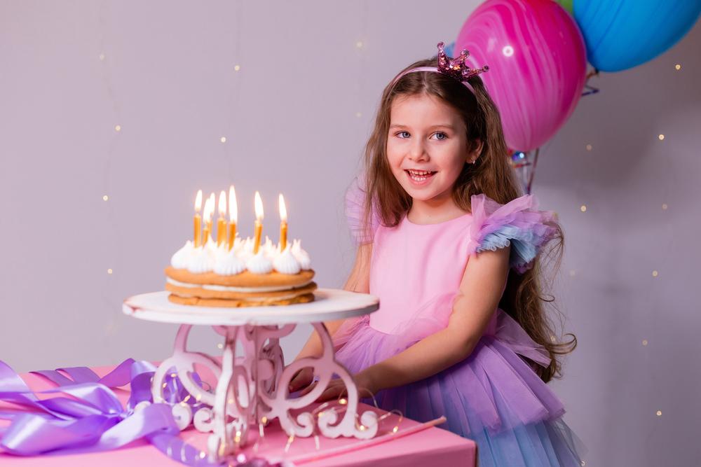 Cum să îți îmbraci fetița pentru ocazii speciale? 6 modele de rochițe care îmbină stilul cu confortul