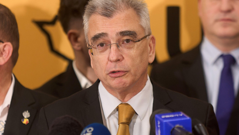 AUR rupe orice punte cu PSD și amenință că va vota pentru debarcarea acestuia de la șefia Camerei. Petrișor Peiu îl desființează pe Sorin Grindeanu: „Dacă ridicolul politic ar avea un nume, acesta ar fi el”