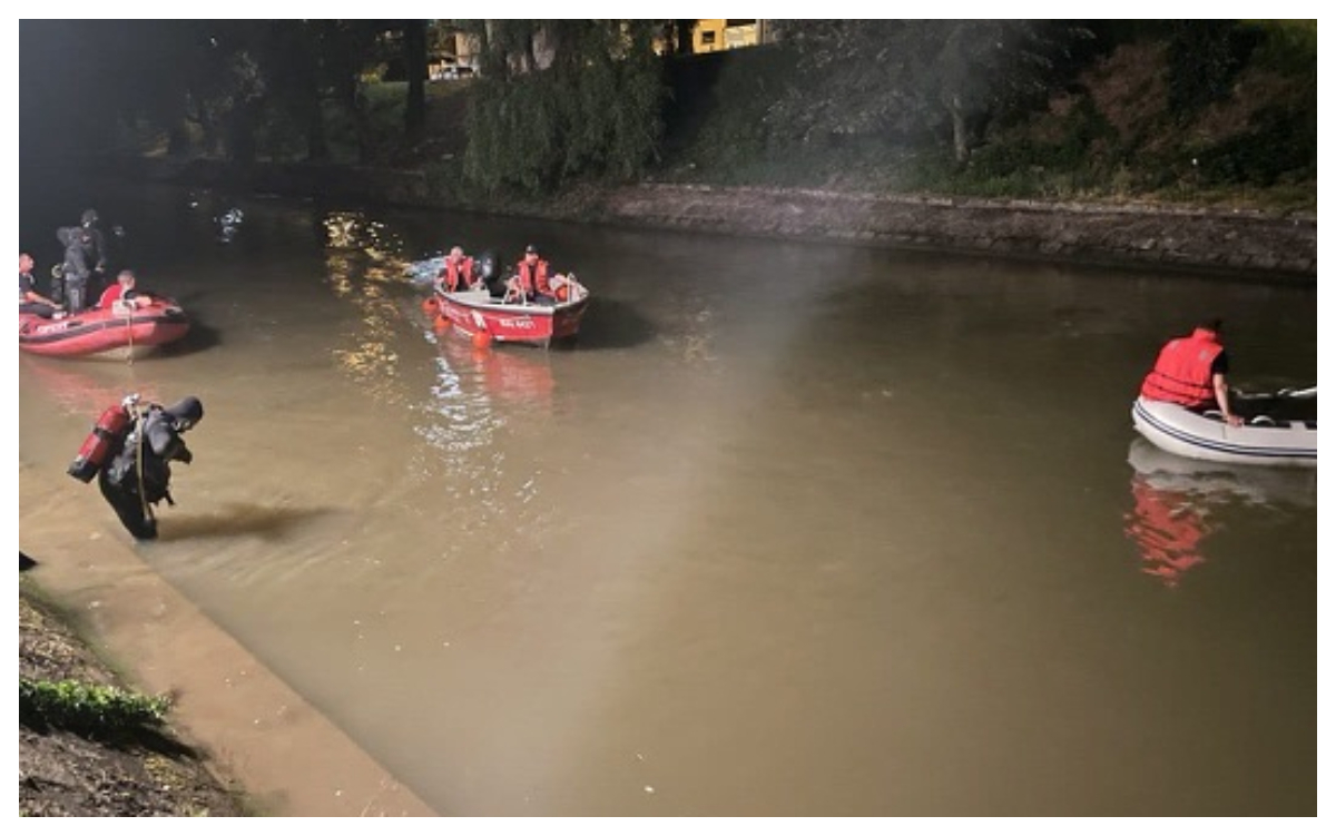 Un băiat de 16 ani s-a înecat în râul Bega, în timp ce se afla la pescuit cu tatăl său:”O rămas telefonul, căștile și șlapii”