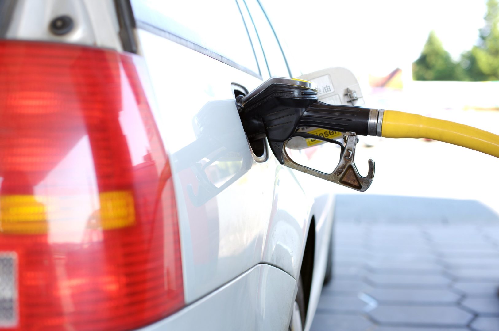 Motorina ar putea ajunge la 11 lei litrul. Avertismentul experților în energie: ”Barilul de petrol este vândut la un preţ cu aproximativ 50% mai mare decât cel de dinaintea războiului”
