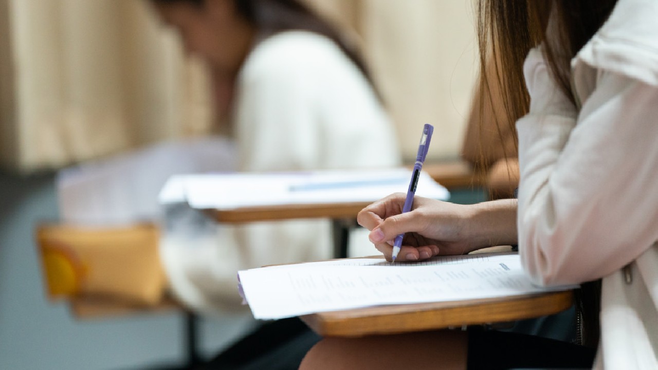 Cât costă să dai Bacalaureatul dacă ai picat examenul. De câte ori îl poți susține gratuit