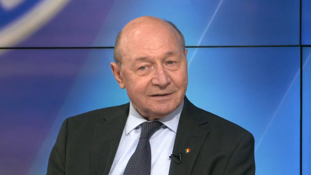 Traian Băsescu, val de critici la adresa lui Nicușor Dan: „Pur şi simplu şi-a abandonat rolul de preşedinte”/„S-a apucat să transmită partidelor că până nu îi dau un candidat la funcţia de premier cu 51% el nu desemnează. În ce Constituţie scrie asta?”