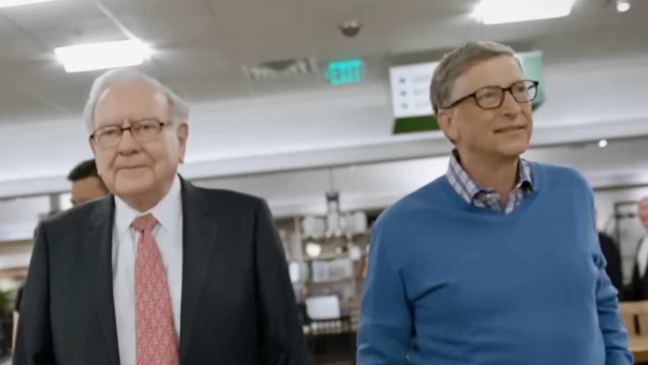 Miliardarul Warren Buffet oprește donațiile către fundația lui Bill Gates, după dezvăluirile privind legăturile acestuia cu Jeffrey Epstein