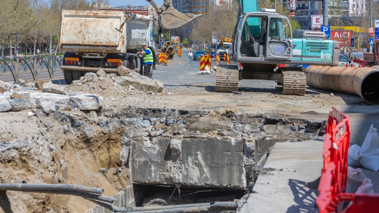 Mii de blocuri din București rămân fără apă caldă în a doua jumătate a lunii iulie. Primăria Capitalei anunță lucrări la rețeaua de termoficare