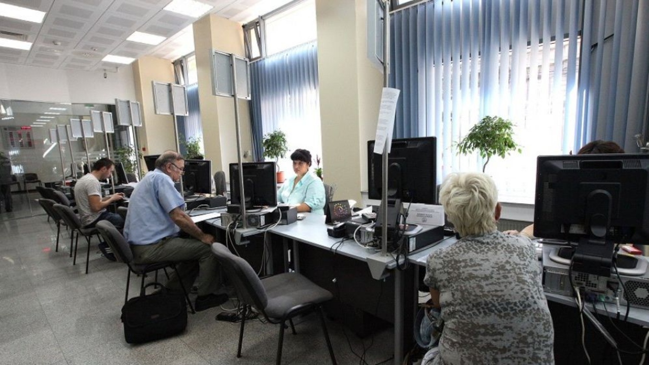 STUDIU Reforma sistemului bugetar – perfectă pe hârtie, palidă în practică. Doar 3 la sută dintre angajații de la stat au văzut concedieri la ei în instituție