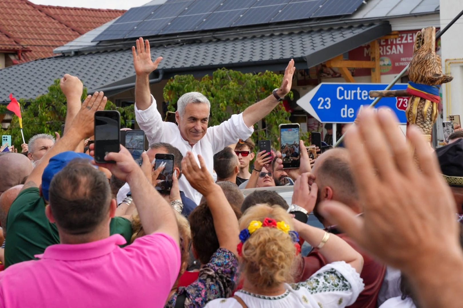 Călin Georgescu, alături de AUR la un eveniment din județul Argeș. Mesajul transmis din mijlocul susținătorilor