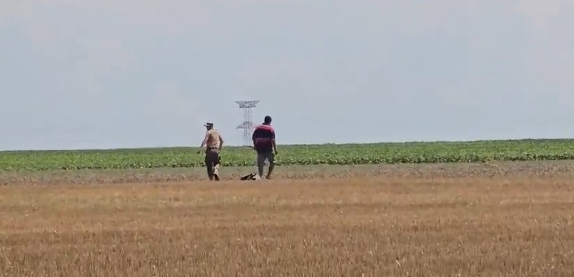 Primele imagini cu drona doborâtă în județul Buzău. Aparatul a fost neutralizat de un F-16 și s-a prăbușit lângă Padina VIDEO