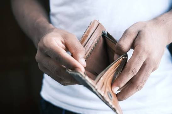Noua lege a salarizării, un haos economic de proporții: Veniturile a peste 400.000 de bugetari din educație și sănătate rămân înghețate