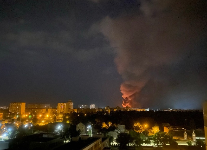 Sirenele de război au sunat toată noaptea în Ucraina. Serie de explozii la Kiev, în urma unei alerte privind un atac rus cu rachete balistice/ Zelenski l-a demis pe şeful Armatei