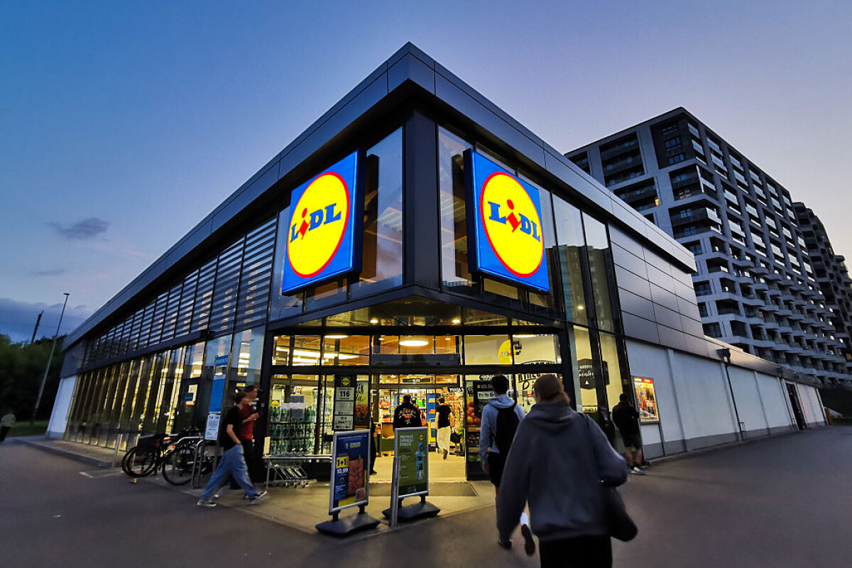 Lidl retrage de la raft un sortiment de înghețată. Clienții sunt sfătuiți să o returneze chiar dacă nu au bon