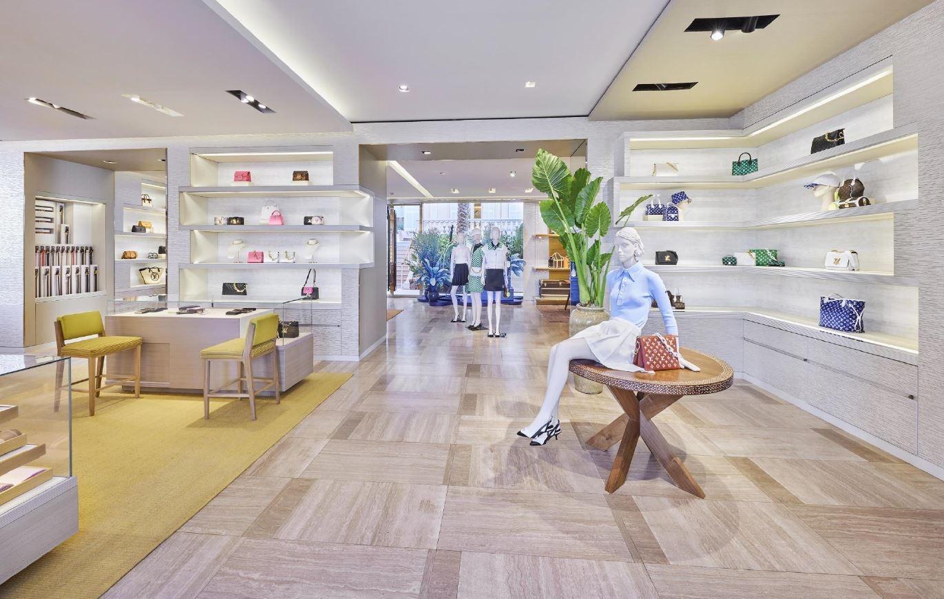 Jaf de 36.500 de euro! O influenceriță din România și iubitul ei au fost condamnați după ce au furat o brățară Louis Vuitton