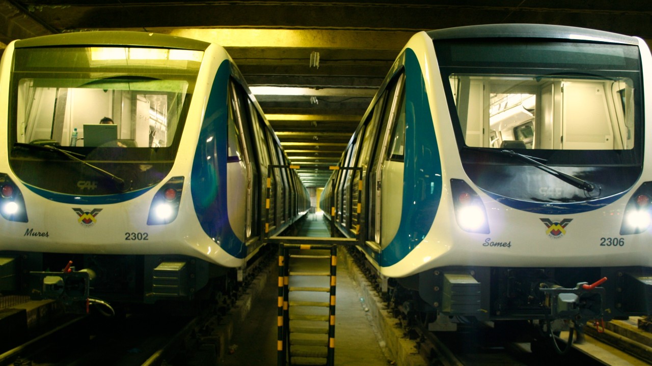 Sute de angajați ai Metrorex încasează lunar salarii de peste 4.000 de euro. La finalul anului trecut, compania a raportat pierderi de peste 312 milioane de lei