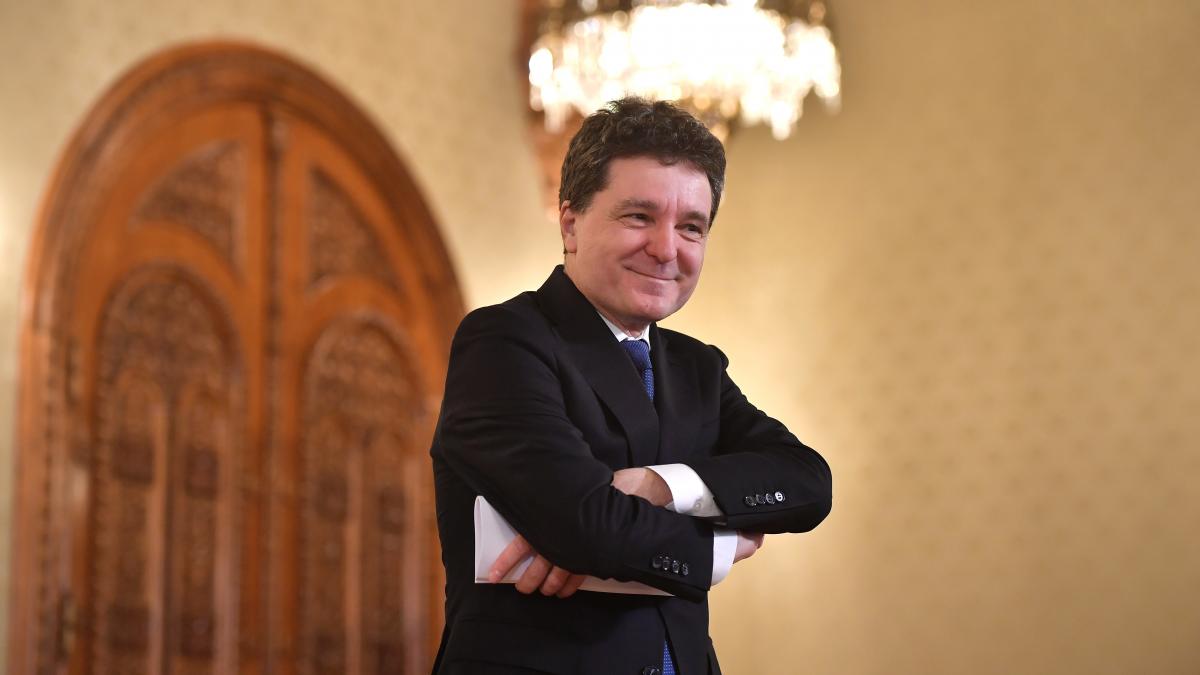 Nicușor Dan pregăteşte o mutare-surpriză în negocierile pentru formarea Guvernului. Varianta de premier care câștigă teren
