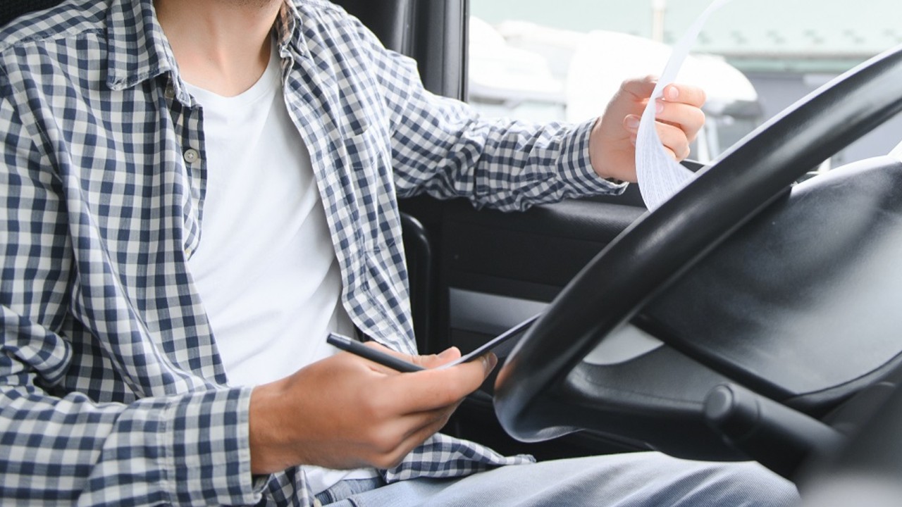 Șoferii de TIR au devenit cei mai căutați angajați din România. Sunt disponibile peste 29.000 de posturi în toată țara