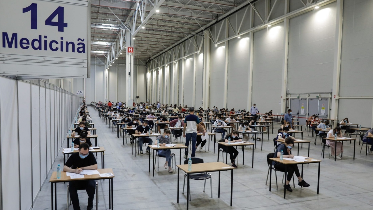 Admitere la Universitatea de Medicină şi Farmacie „Carol Davila” din Bucureşti. Peste 2.000 de locuri, scoase la concurs