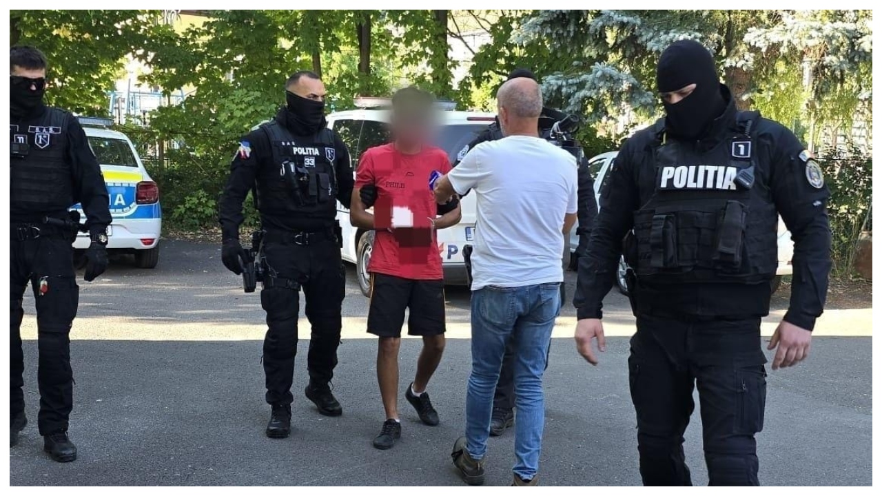 Scene șocante în Hunedoara. Un bărbat și-a amenințat fiu, în vârstă de 2 ani, cu un cutter
