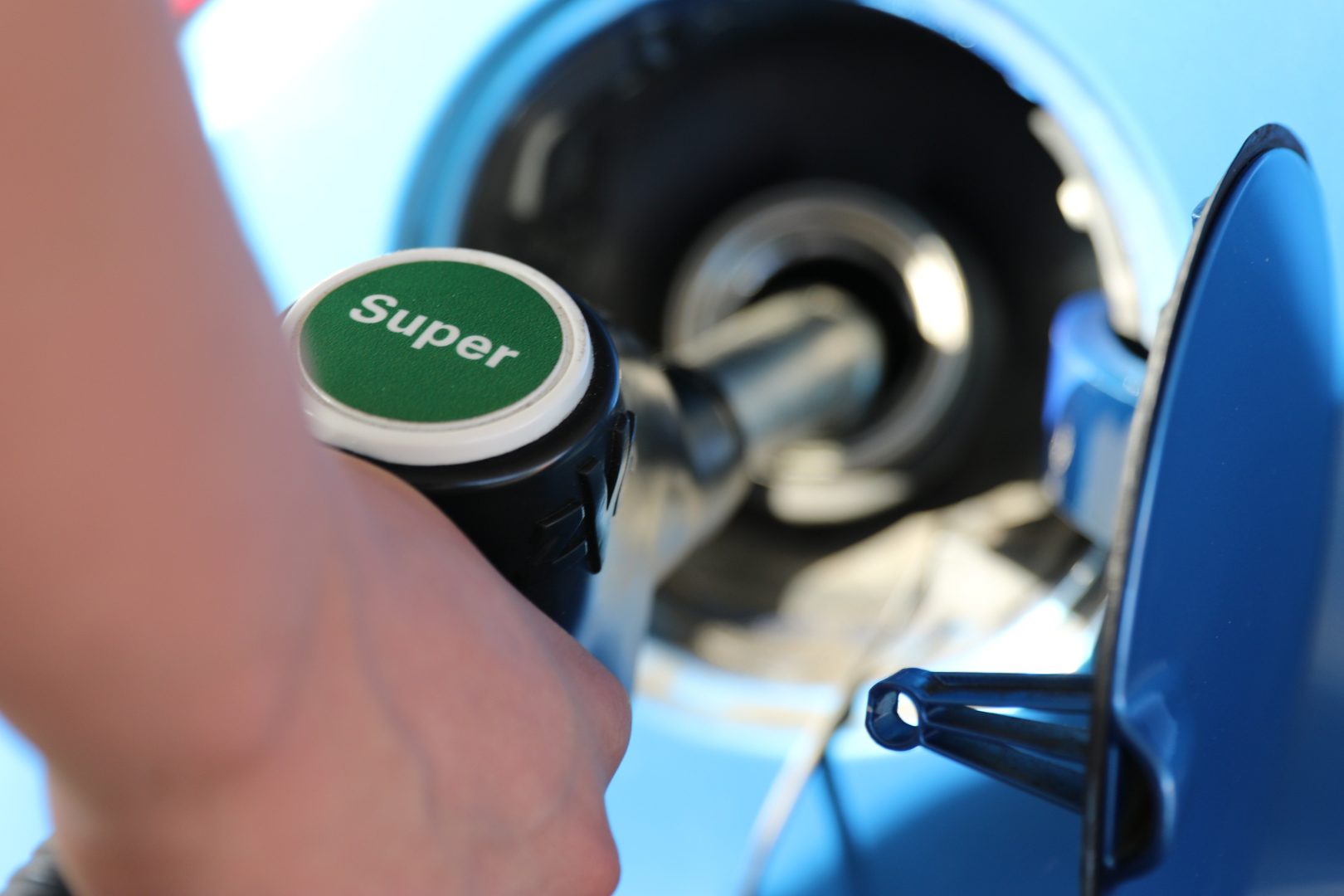 Preț carburanți 5 august 2026. Vești proaste pentru șoferi, benzina și motorina s-au scumpit din nou