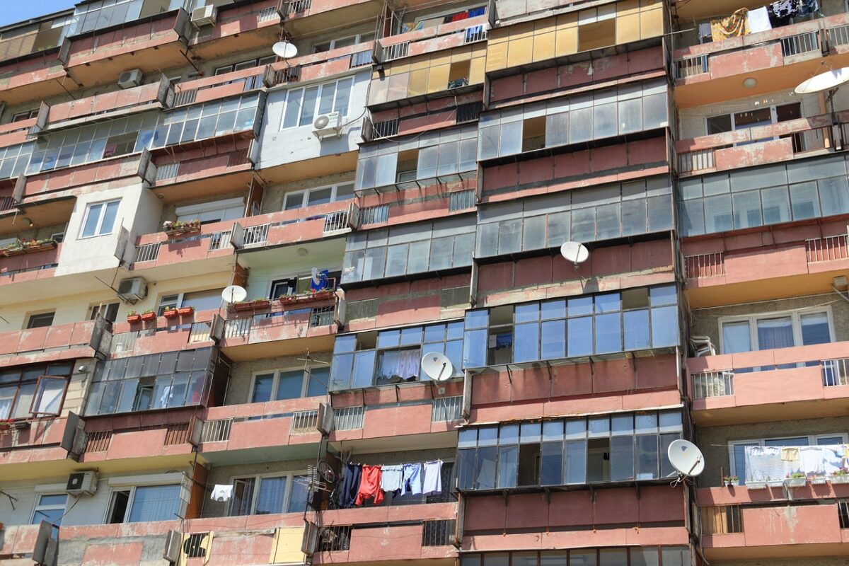 Regula din bloc pe care mulți locatari o ignoră. Pare un detaliu banal, dar poate aduce amenzi de sute de euro