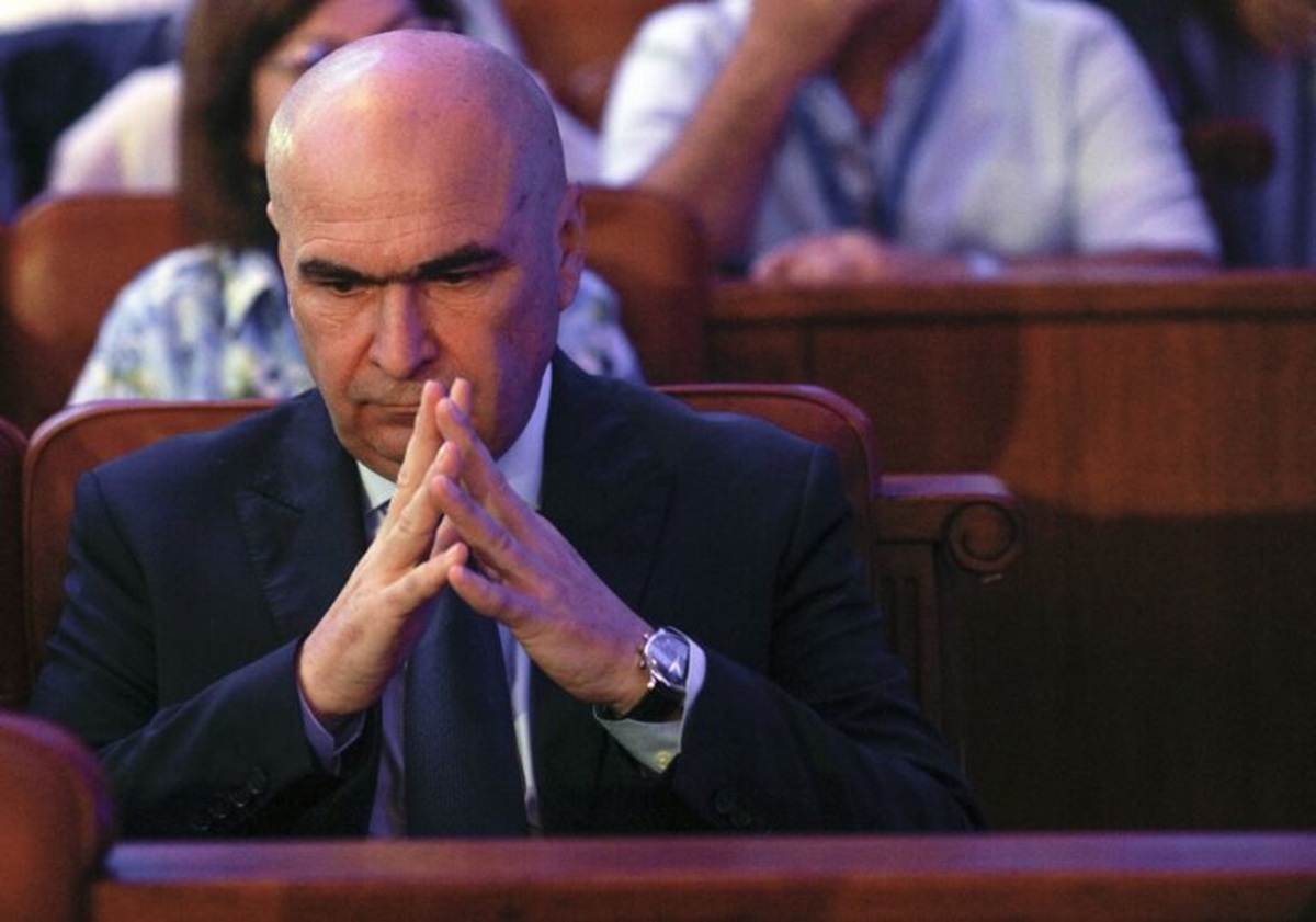 Bolojan are bagajele făcute: „Nu e o problemă să fii un om normal, mă simt mai bine într-o haină de primar” / Nu a fost o perioadă uşoară, am prins, practic, tot ce se putea prinde din punct de vedere al crizelor, de la energie, de la secetă, la războaie, la probleme economice, la PNRR”