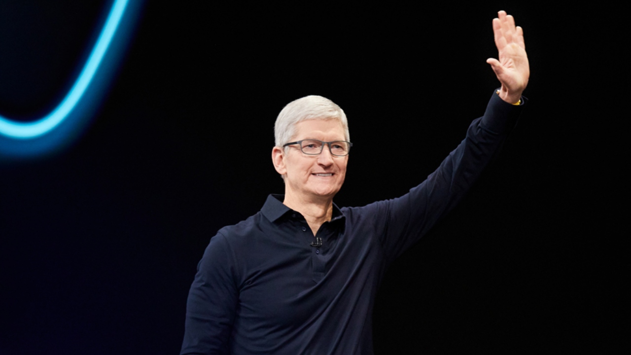 Tim Cook părăsește funcția de CEO al Apple, după 15 ani la conducerea companiei pe care a transformat-o într-un gigant de 5 trilioane de dolari