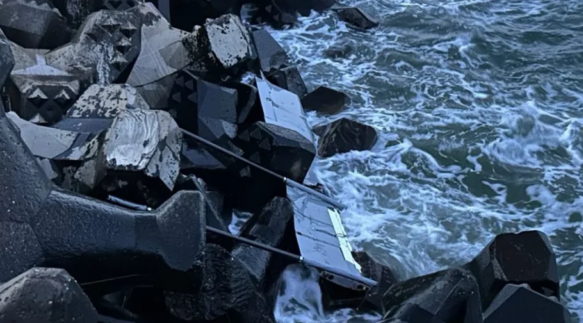 O nouă dronă găsită pe litoral. Garda de Coastă a intervenit / Salvamarii fac apel la turiști să nu atingă dronele descoperite pe plajă: „NU încercaţi să le mutaţi. Îndepărtaţi-vă şi sunaţi la 112”