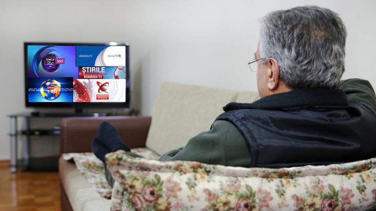 Doar 23% dintre români mai cred știrile. Lipsa de încredere îi face mai vulnerabili: „Nu mai contează ce este adevărat, ci cine spune și cu cine suntem de acord”