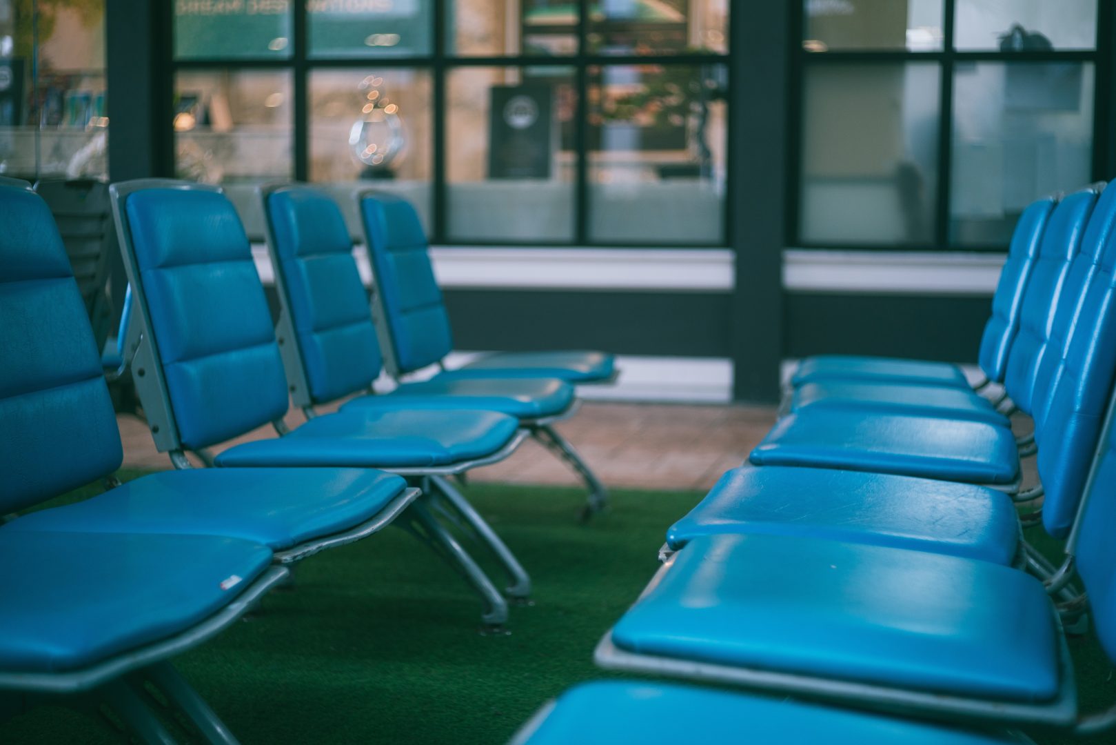 Se închide unul dintre aeroporturile de pe care zboară mii de români. Cât timp vor fi suspendate zborurile