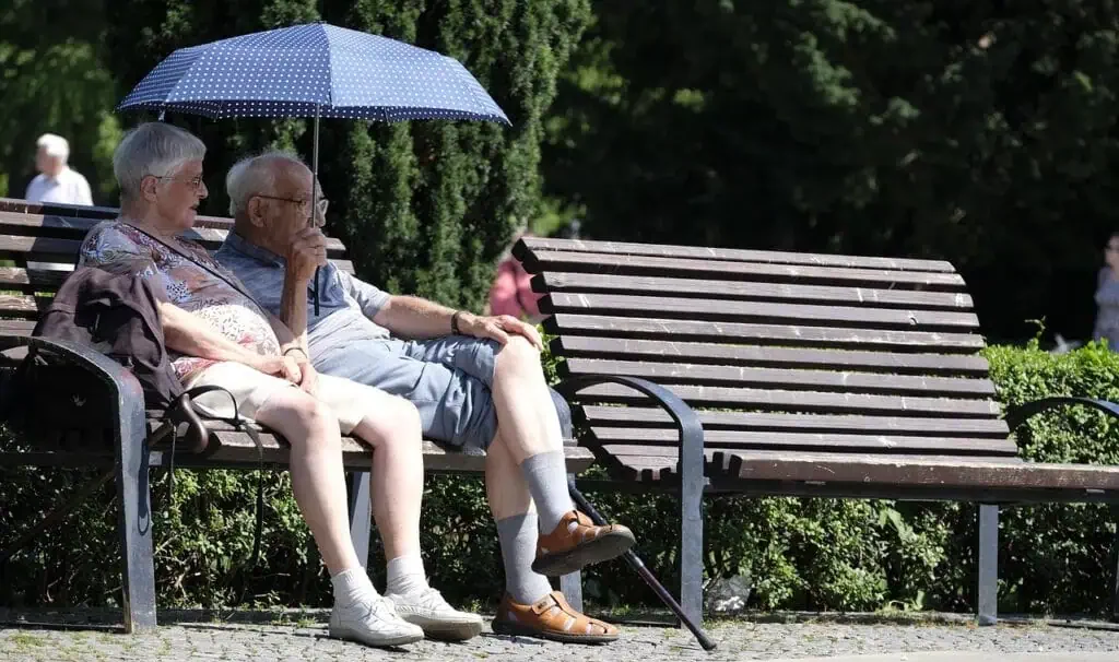 Vârsta de pensionare ar putea ajunge la 67 de ani în România. Ce arată raportul OCDE