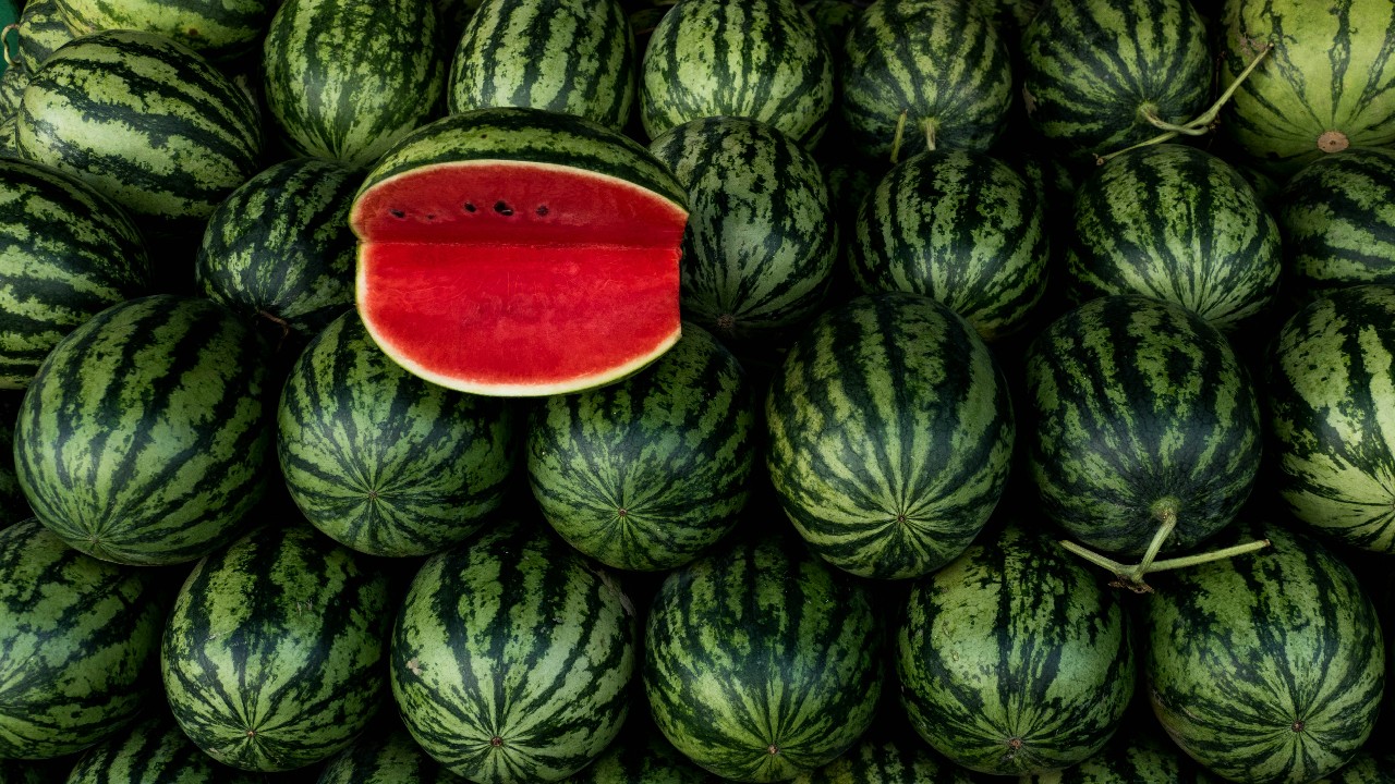 După ce dată nu mai sunt buni pepenii verzi. Cele trei semne care arată că fructul nu mai poate fi consumat