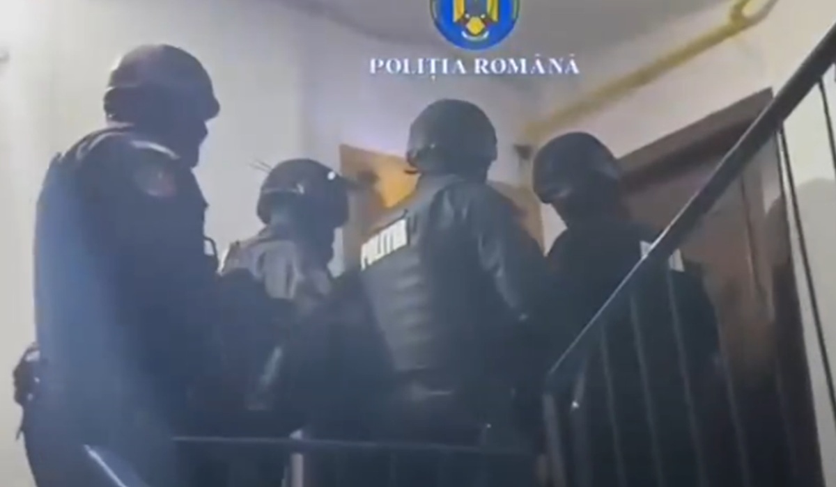 Bătaie într-un bloc din Capitală, proprietarul s-a dus cu ranga peste chiriașul rău-platnic. Și-au împărțit pumni și picioare, a fost nevoie de intervenția mascaților