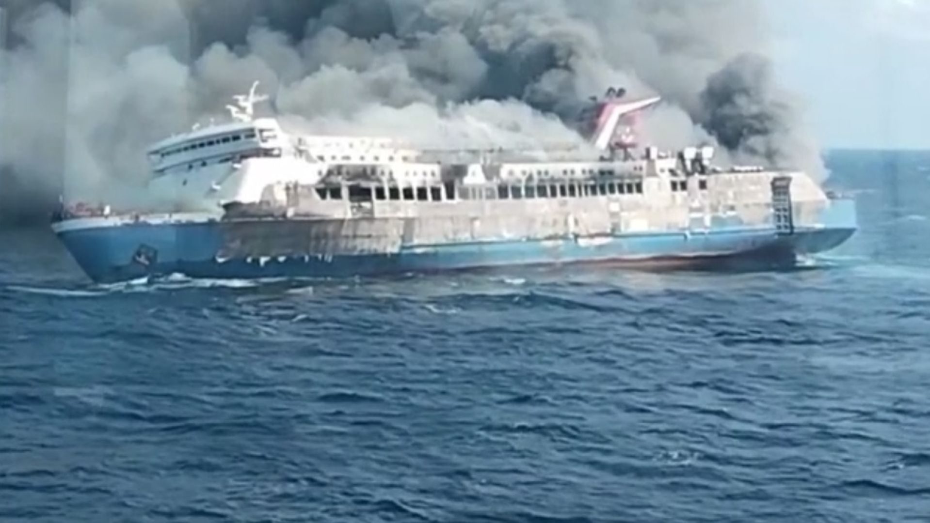 Incendiu de proporții pe feribot, în Indonezia. Cel puțin cinci oameni au murit și alte zeci sunt dați dispăruți