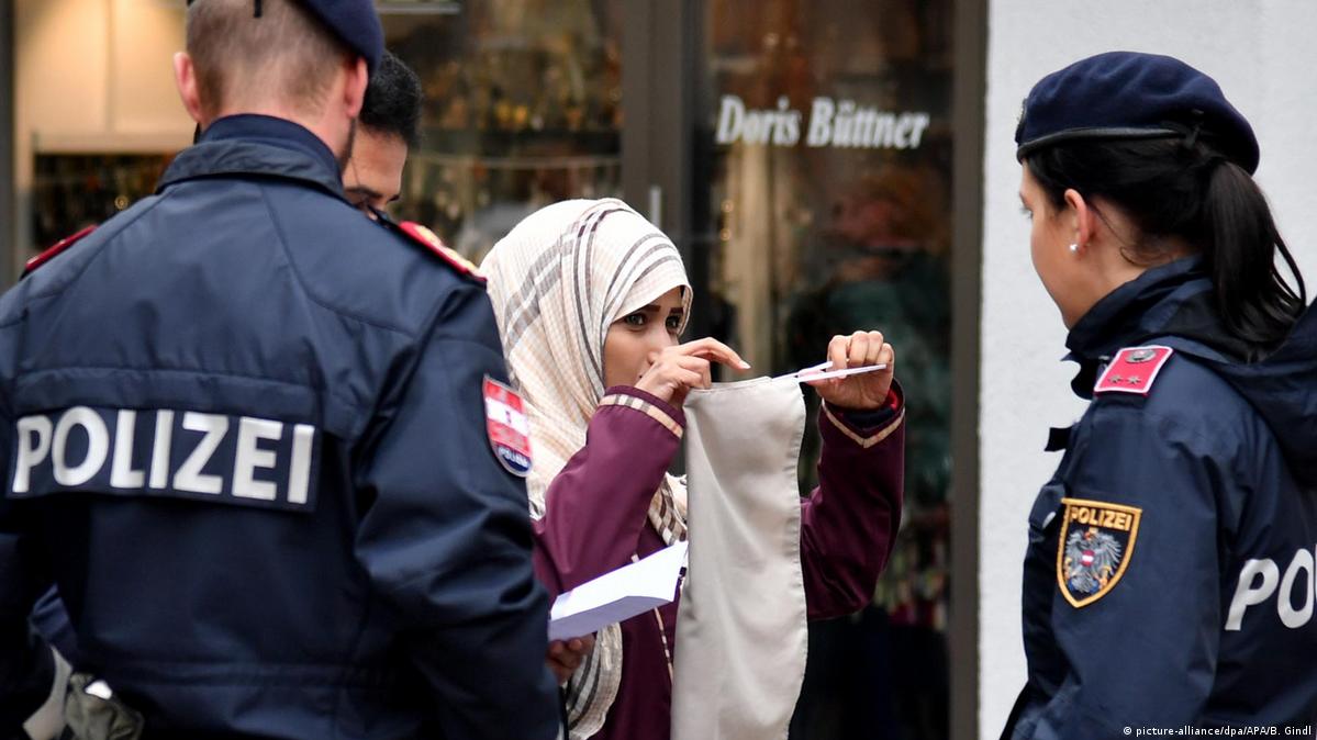 Austria interzice hijabul, burka și vălul islamic în şcoli. Harta restricţiilor în Europa