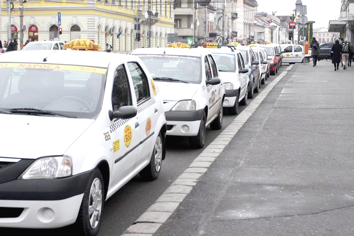Taximetristă din Cluj-Napoca, revoltată de criticile care se aduc breslei în care activează: „Aruncați cu pietre în taximetriști, dar când tariful dinamic de la Bolt este în aer, tot la noi deschideți ușa”
