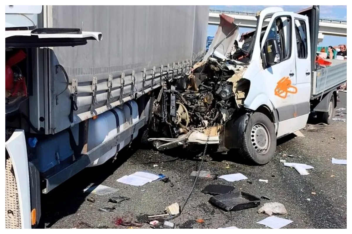 Accident teribil pe Drumul Expres Craiova – Pitești, trei persoane au murit în urma impactului