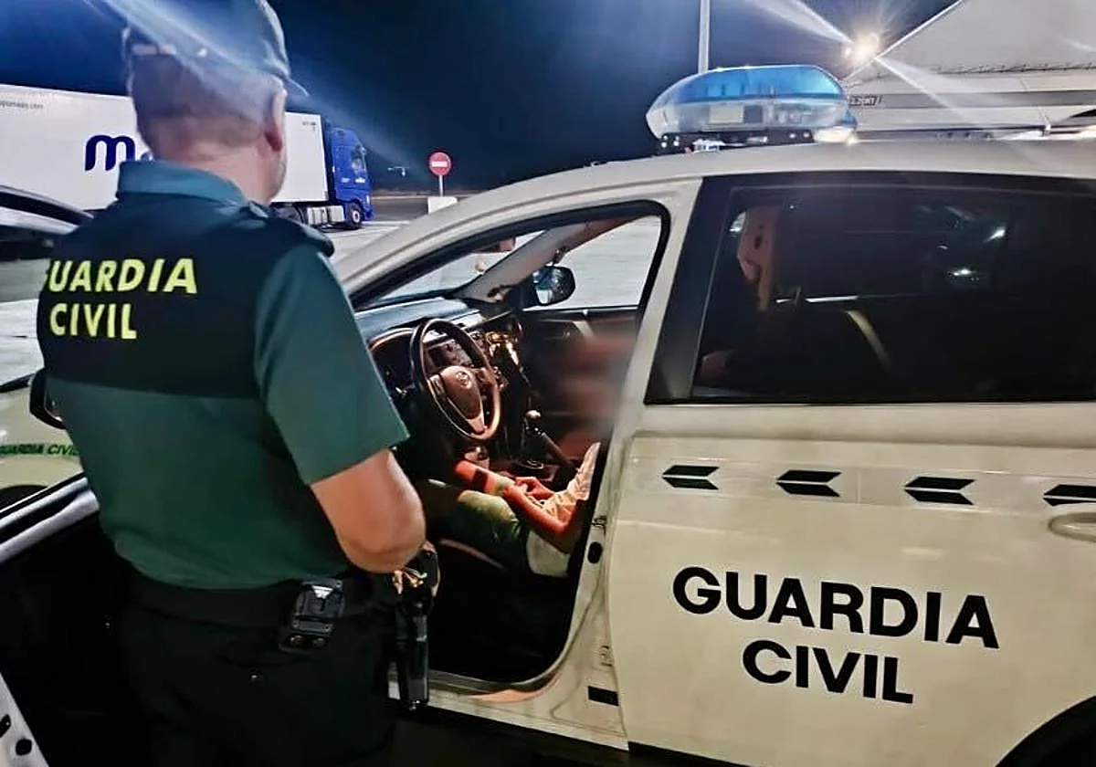 Un bărbat a condus 140 de kilometri pe autostradă fără să își dea seama că și-a uitat copilul în benzinărie. A aflat că-i lipsește băiatul abia după trei ore, când a fost oprit de poliție în trafic