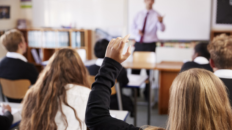 Burse tehnologice în 2026-2027. Proiect de modificare a legii educației: bani pentru elevii de clasa a IX-a din liceele tehnologice duale