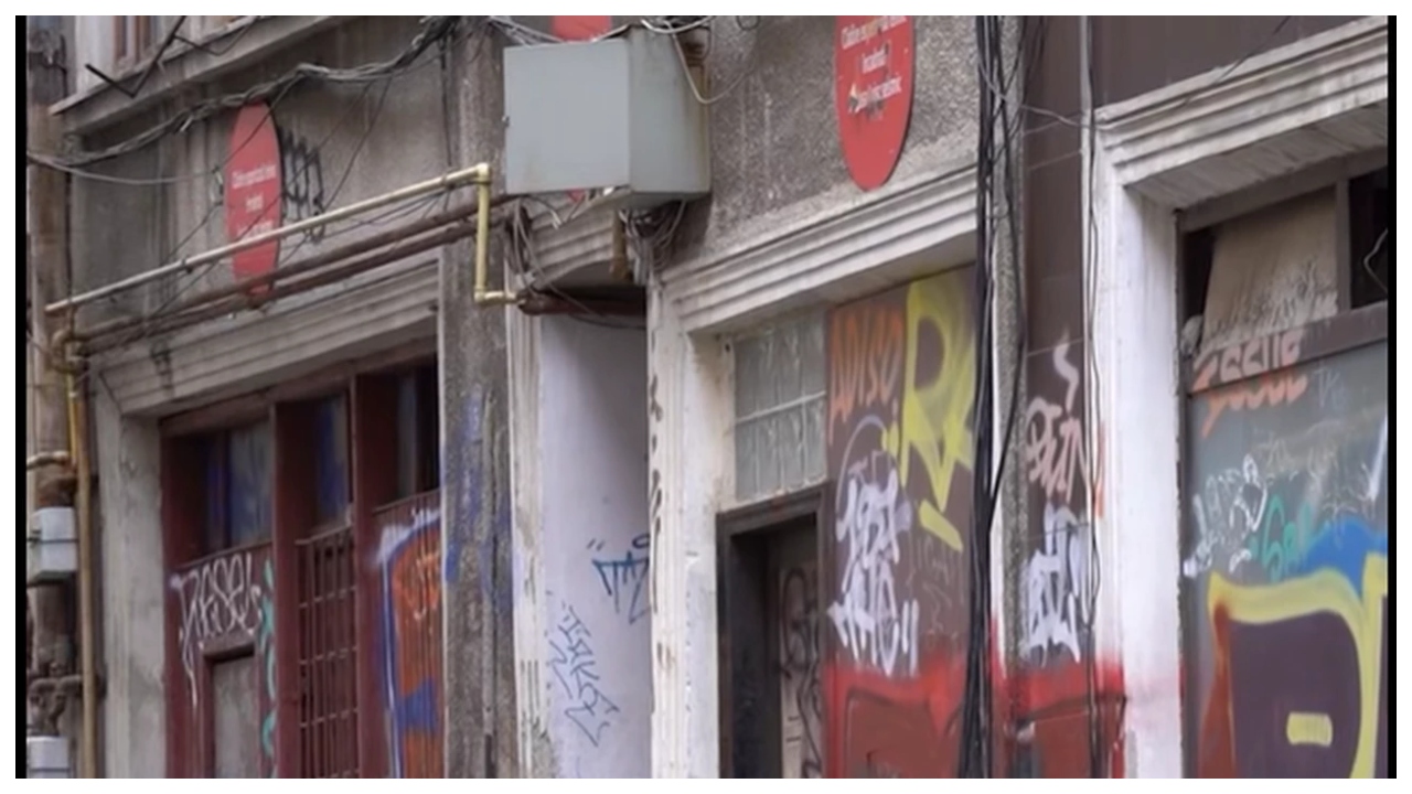 Trend periculos pe TikTok. Poliția avertizează că tot mai mulți tineri se urcă pe clădiri abandonate pentru like-uri