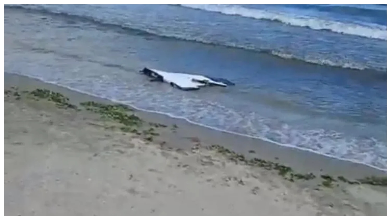 Dronă găsită joi pe o plajă din Corbu. Turiștii care se plimbau în zonă au alertat autoritățile