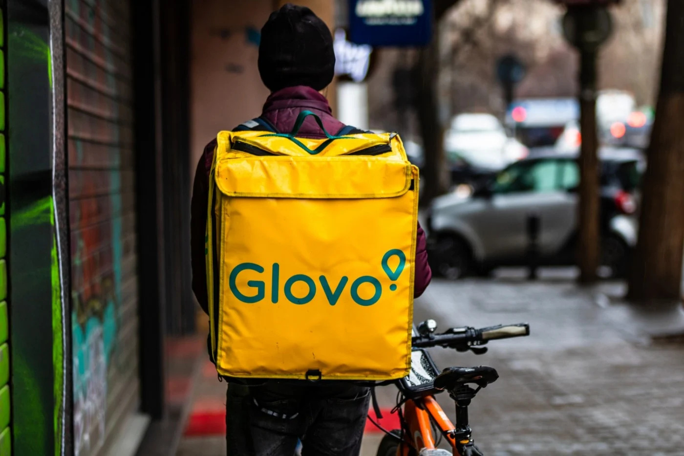 Incident violent în Iași! Un livrator pakistanez de la Glovo a fost agresat și înjurat de personalul unui local