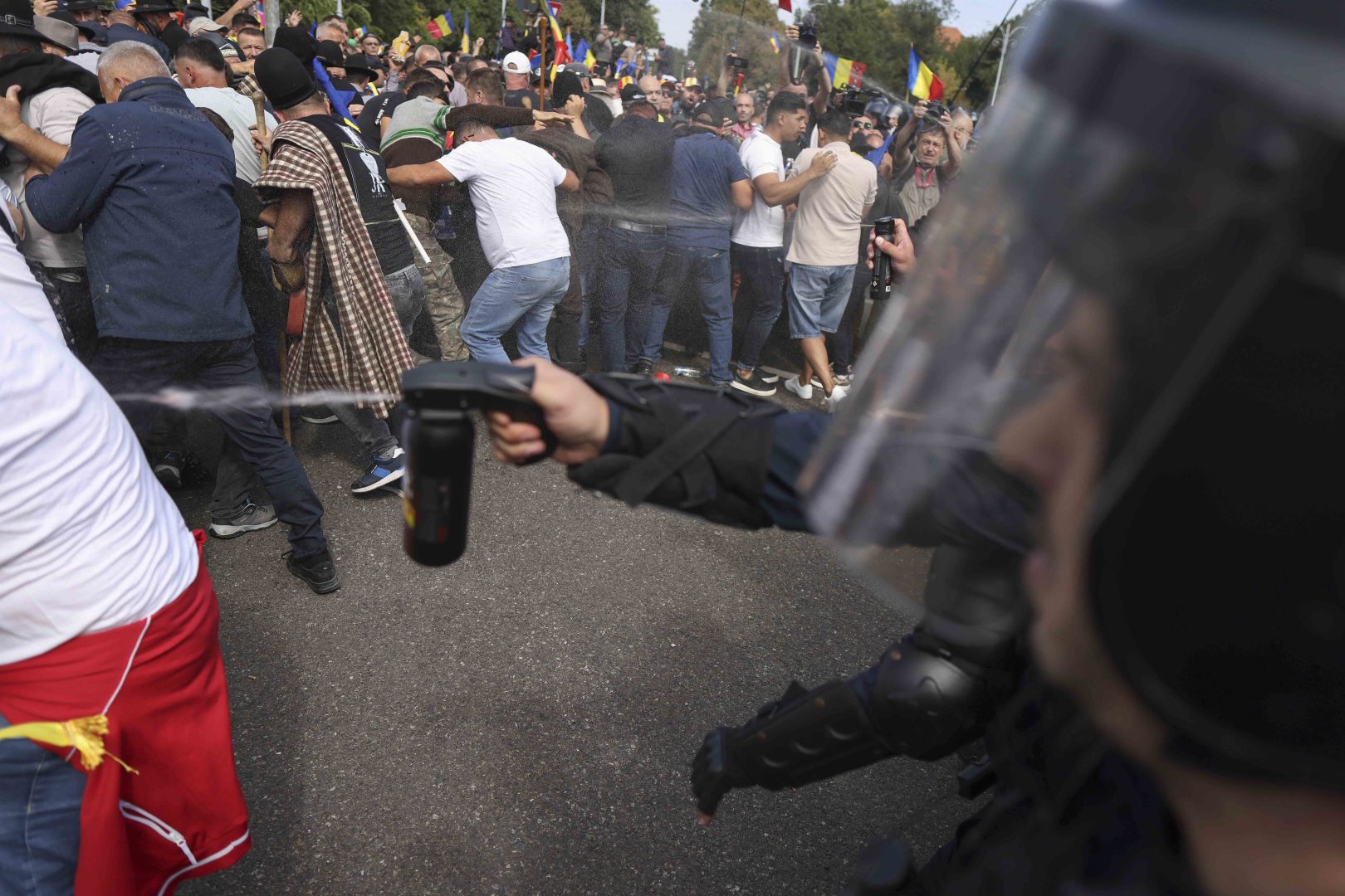 Mihai Fifor, reacție dură după violențele de la protestul fermierilor: Opriți-vă! Nu vă jucați cu focul! Ticăloșilor!