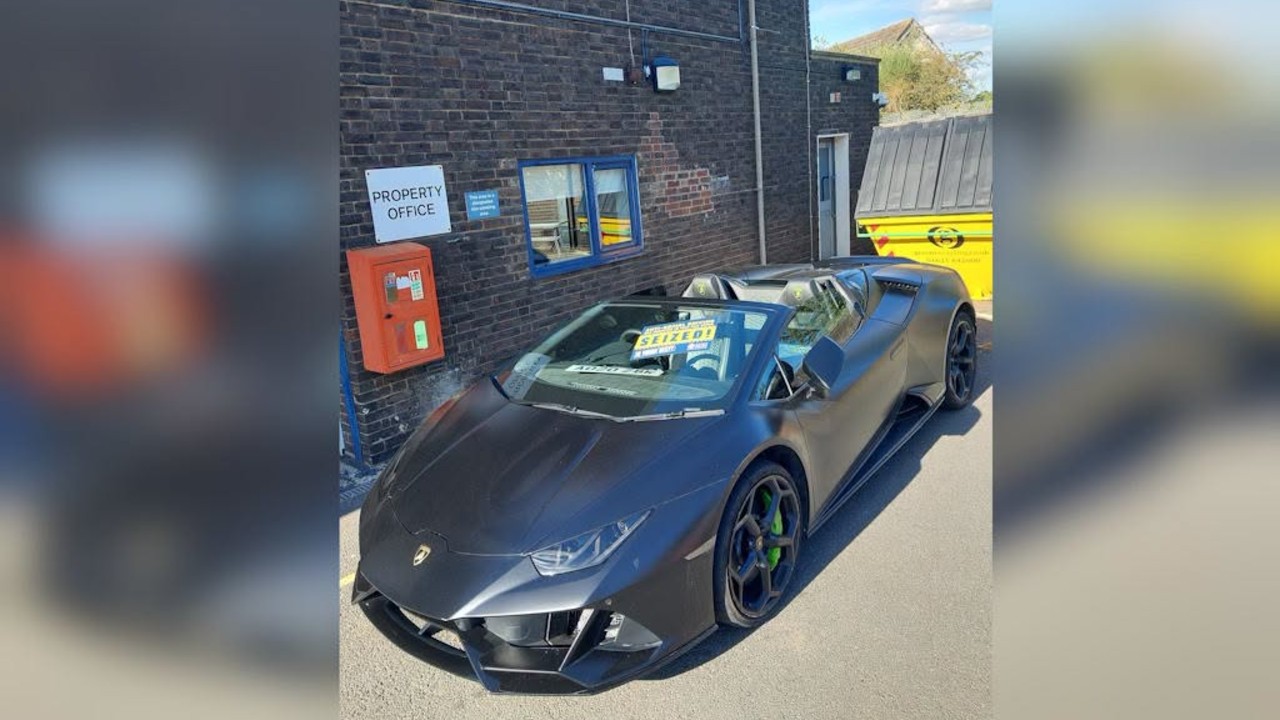 Un șofer britanic a rămas fără Lamborghiniul său de peste 230.000 de euro. Bolidul de lux i-a fost confiscat după ce a condus cu viteză pe străzile din oraș