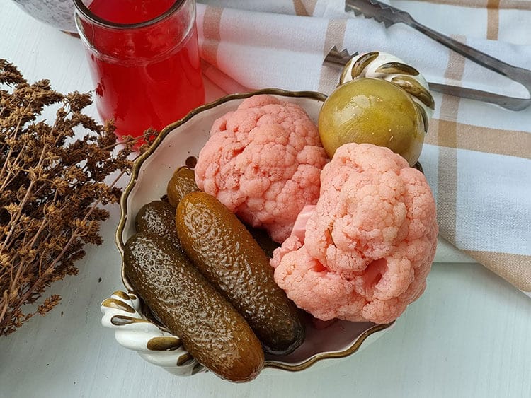 Ce sare trebuie să pui în murături ca să nu se înmoaie. Ingredientul banal care schimbă tot