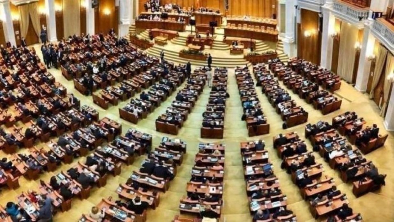 Agendă de foc la parlament. Nicușor Dan cere aprobare pentru ca România să trimită până la 20 de militari pentru Forţa Multinaţională în sprijinul Ucrainei. Se numesc interimari la șefia televiziunii și a radioului de stat