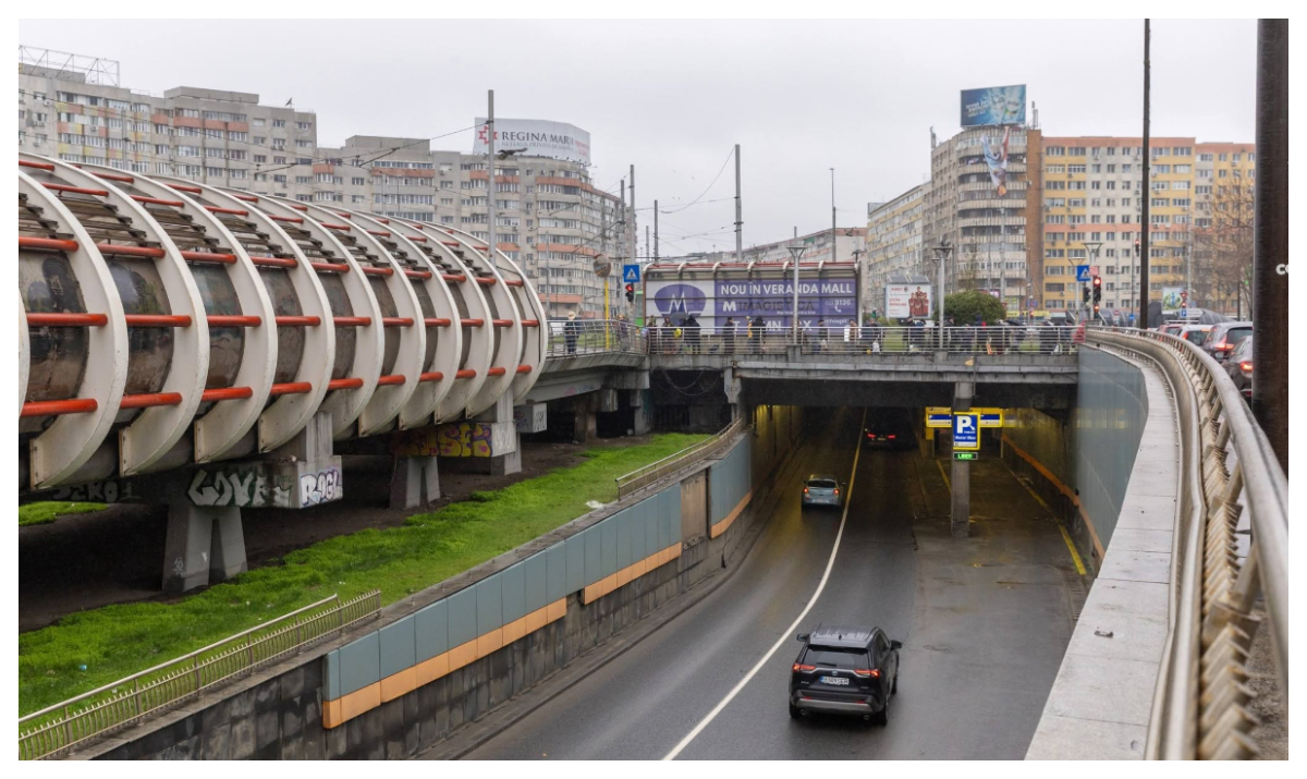 Tragedie în Capitală. Un bărbat a murit după ce s-a aruncat de pe pasajul Obor