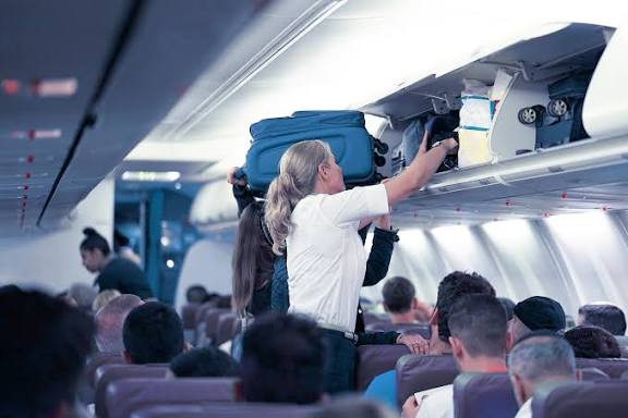 Noua regulă pentru bagajul de mână Ce vei putea lua gratuit în avion și pentru ce se va plăti suplimentar