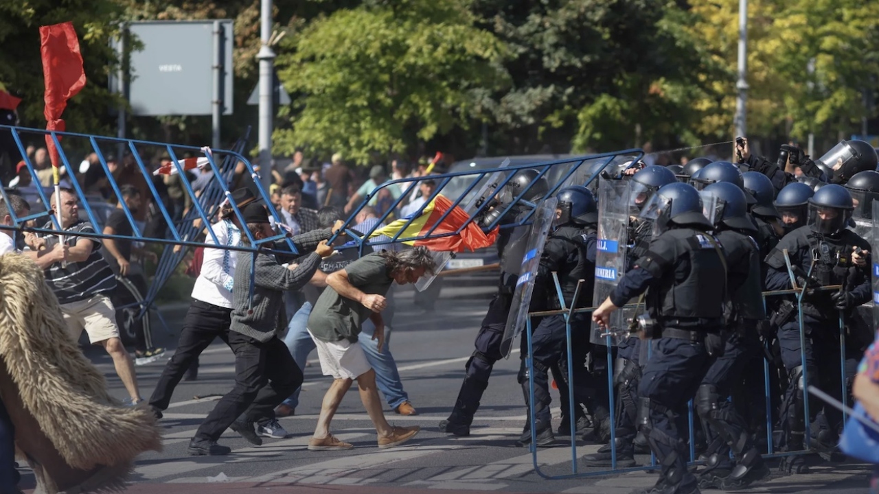 Zece persoane reținute după violențele de la protestul fermierilor